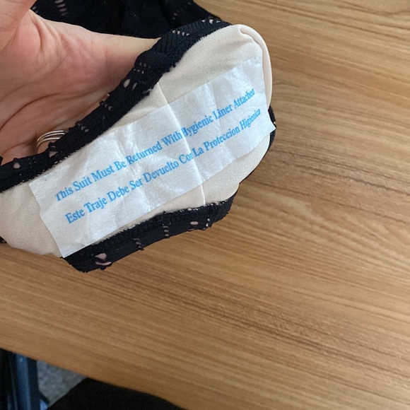 Black cut-out one piece - Picture 5 of 5